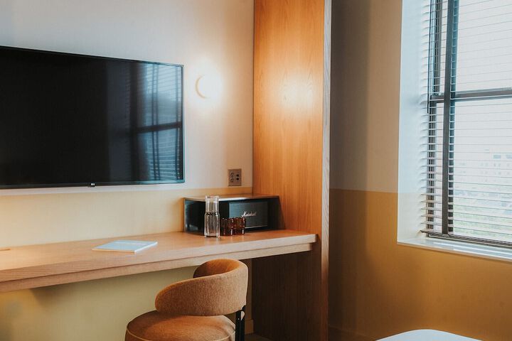 Room 14 of 36