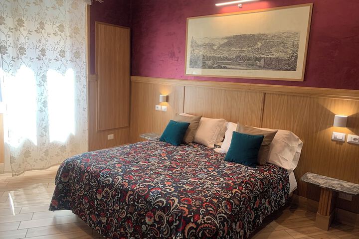 Room 9 of 14
