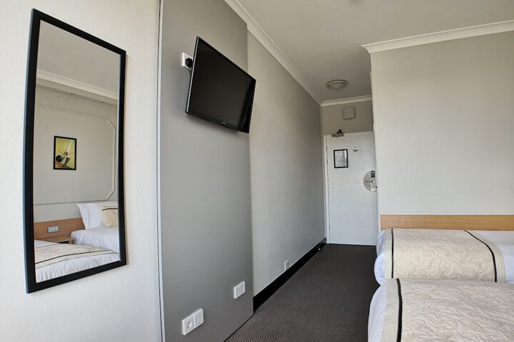 Room 4 of 44