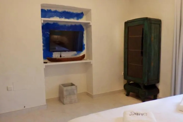 Room 4 of 10