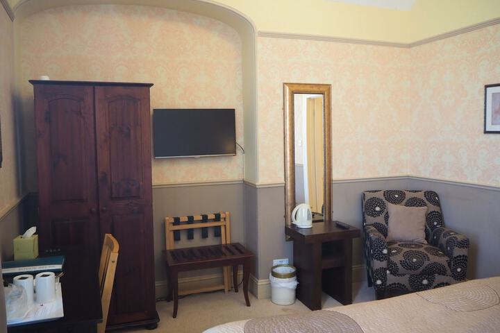 Room 13 of 35