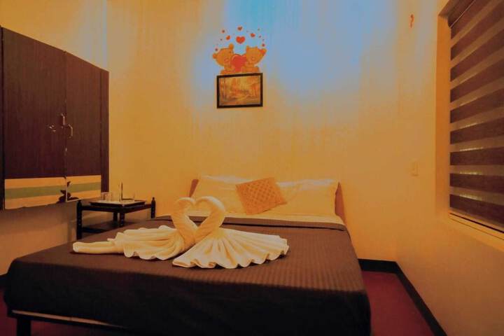 Room 32 of 100