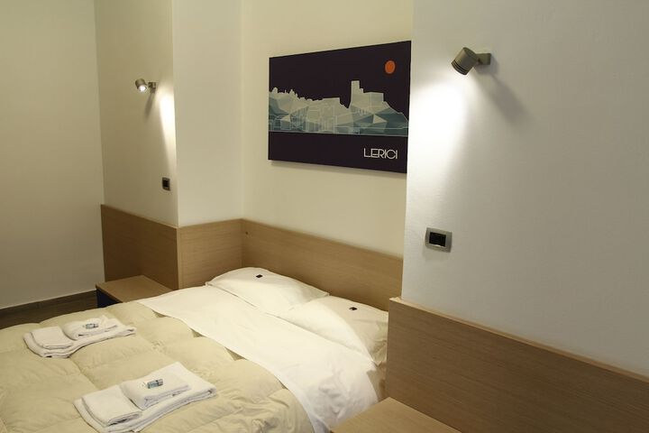 Room 12 of 87