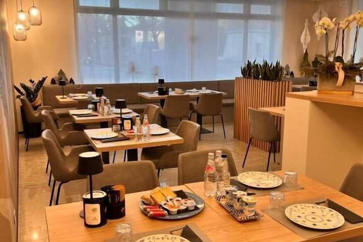 Dining 6 of 7