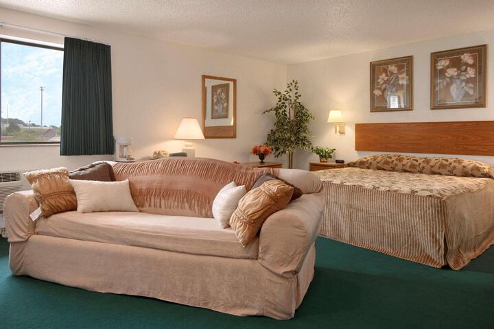 1 King Bed (8 of 8)