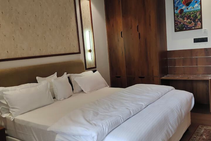 Room 10 of 30