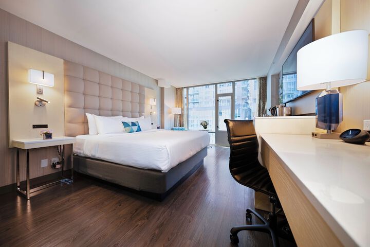 Room 13 of 80