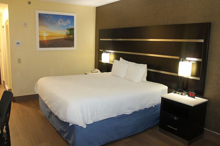 1 King Bed (11 of 17)