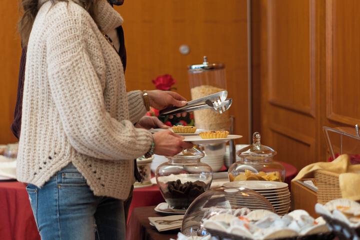 Breakfast/Coffee Service 76 of 121