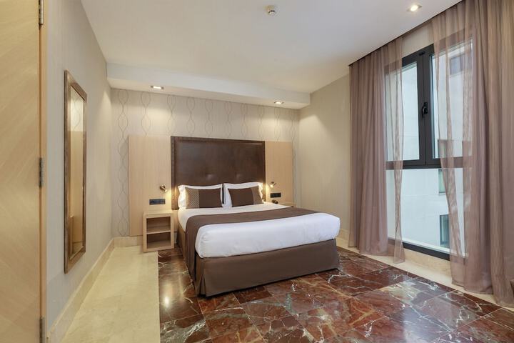 Room 9 of 114