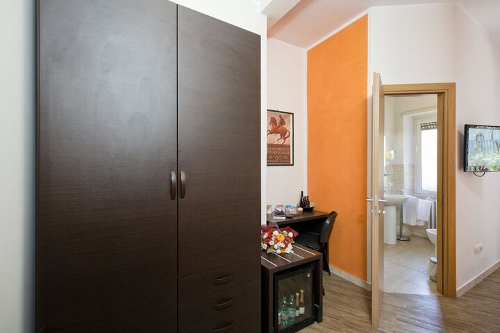 Room 9 of 29