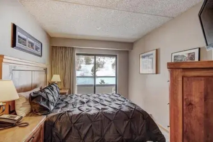 Room 3 of 6