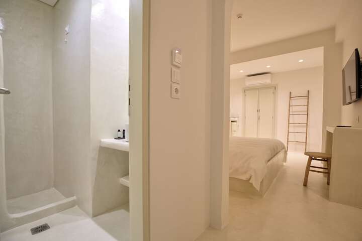 Room 13 of 77