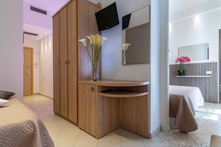 Room 17 of 115
