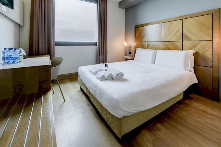 Room 10 of 64