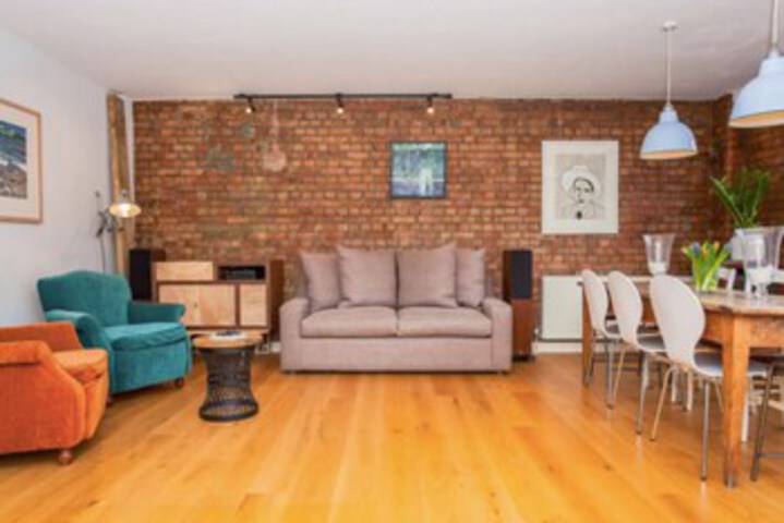 Room 10 of 27