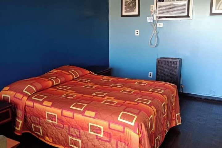 Room 3 of 10