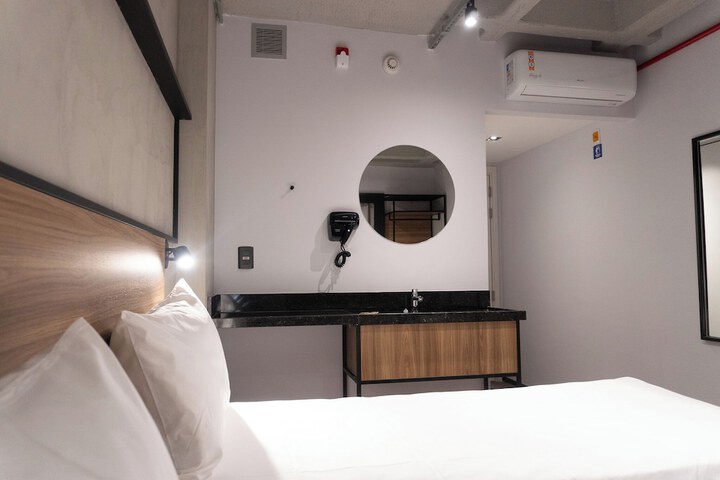 Room 44 of 122