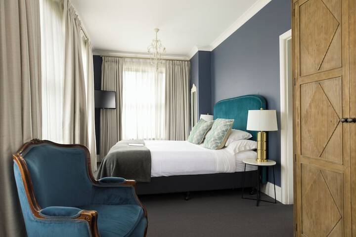 Room 25 of 58