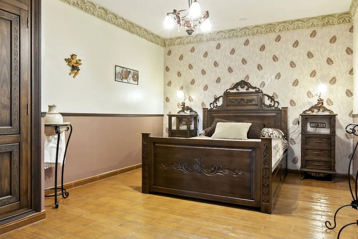 Room 2 of 20