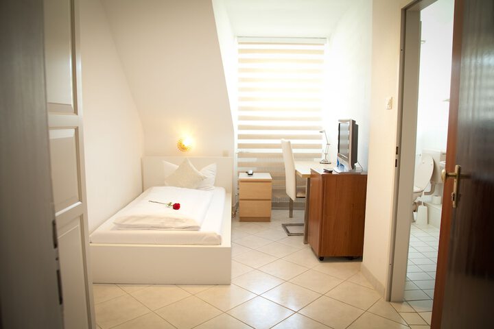 Room 6 of 43