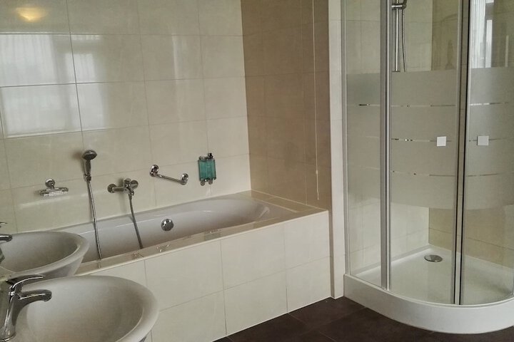 Room 34 of 68