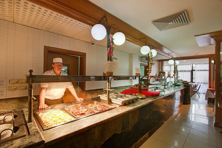 Breakfast area