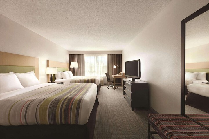 1 King Bed (12 of 14)