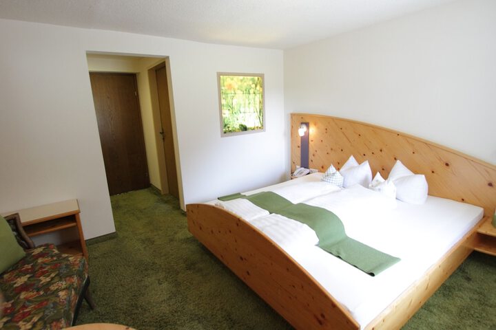 Room 15 of 48