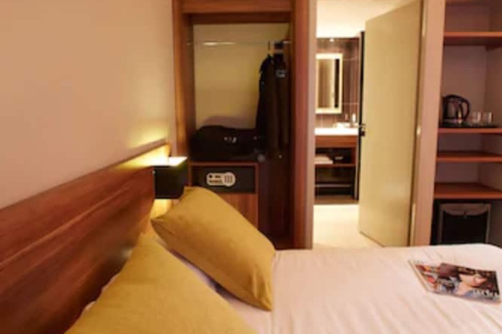 Room 16 of 94