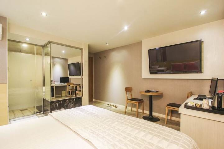Room 5 of 33