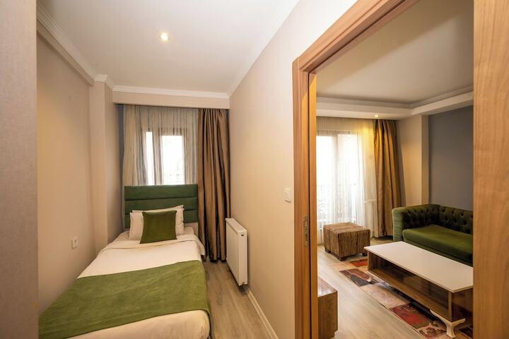 Room 28 of 158
