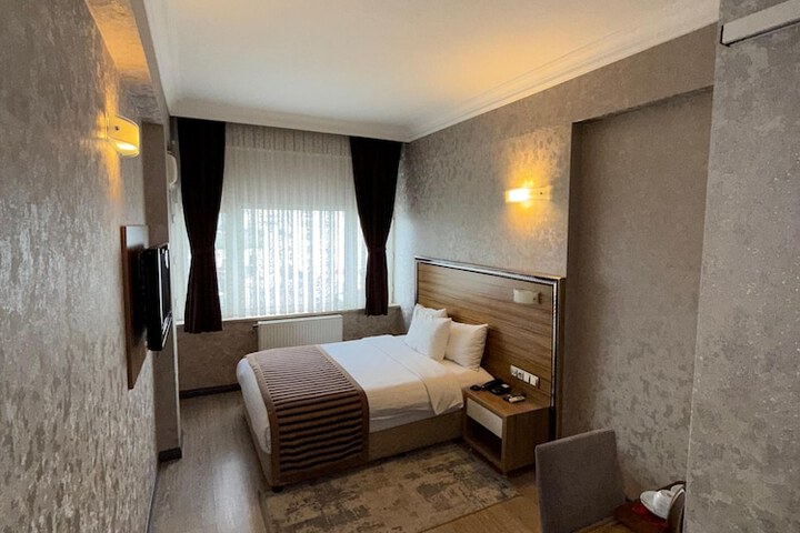 Room 14 of 35