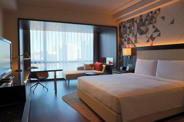 Room 32 of 102