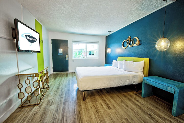 Deluxe 2 Queen Beds (8 of 14)