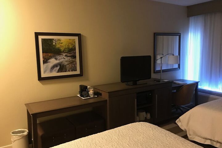 2 Queen Beds with Refrigerator, Microwave (10 of 10)