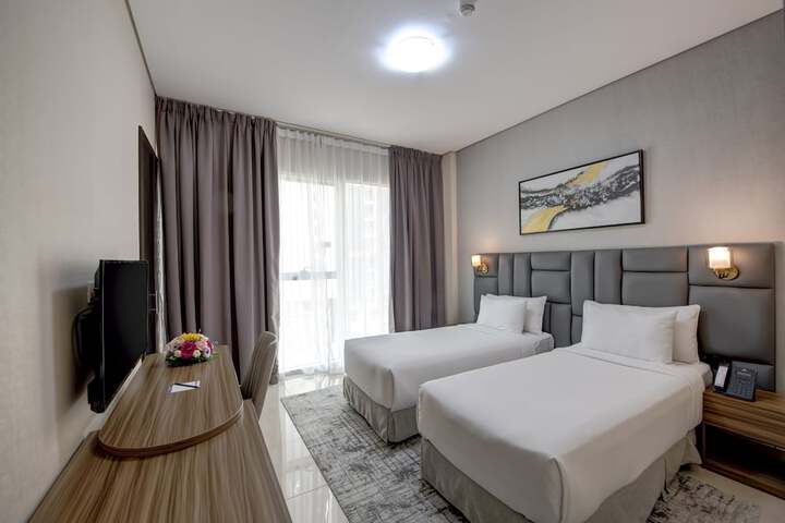 Room 32 of 77