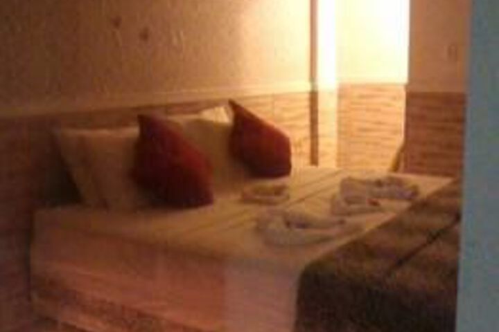 Room 17 of 33