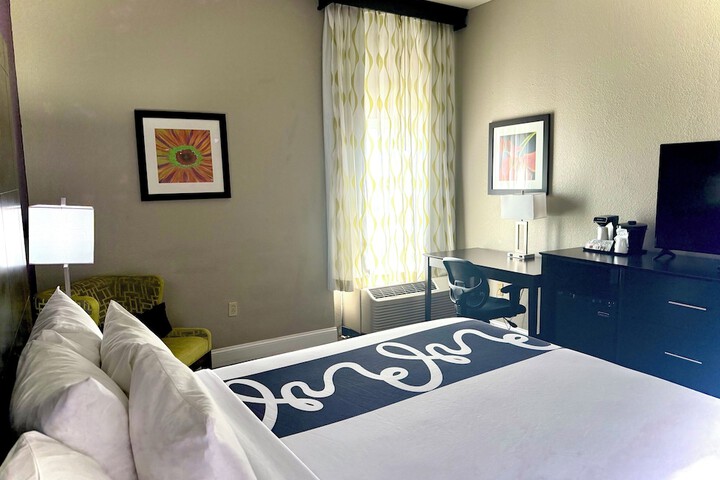 1 King Bed (6 of 21)