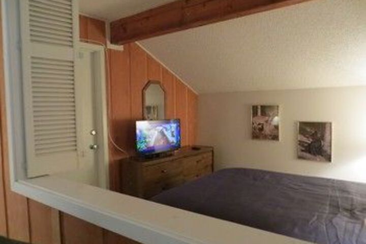 Room 9 of 27