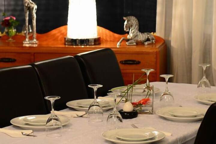 Dining 15 of 18