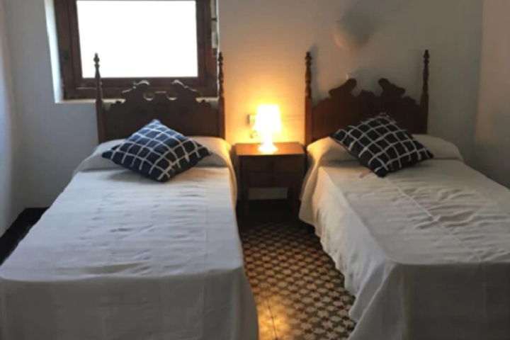 Room 2 of 7