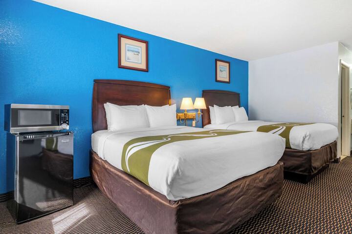 2 Queen Beds (14 of 22)