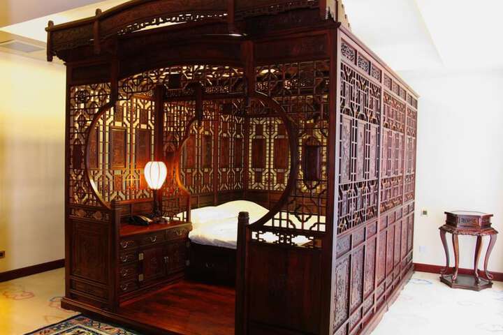 Room 10 of 65