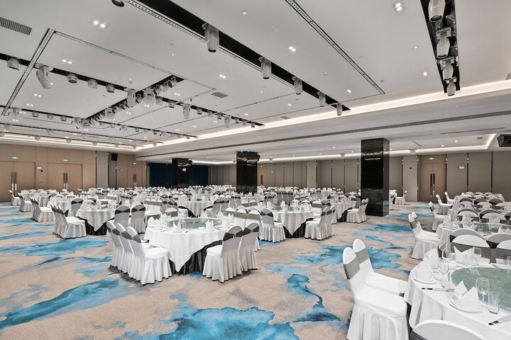 Ballroom/Hall 114 of 124