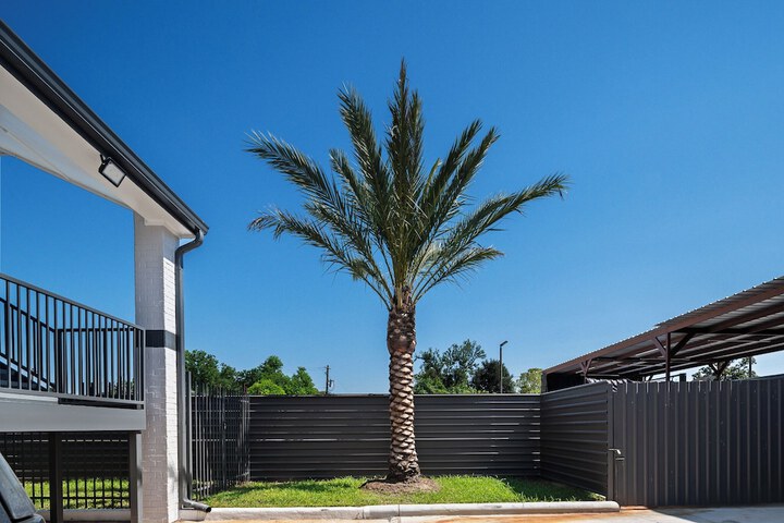 Property Grounds 37 of 46