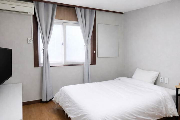 Room 7 of 71