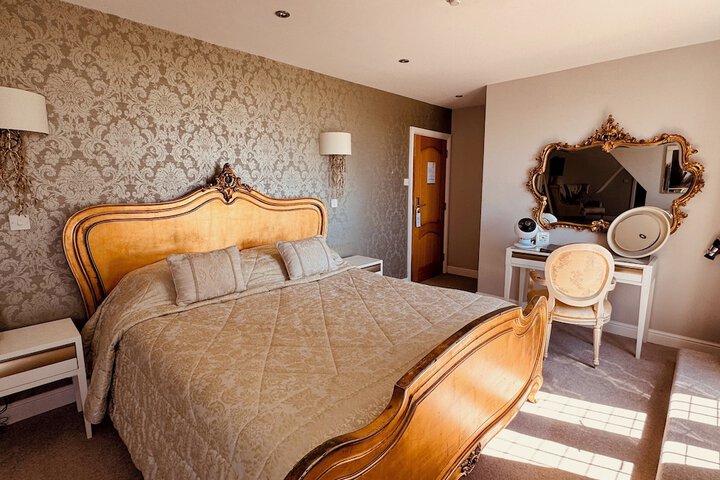 Room 32 of 86
