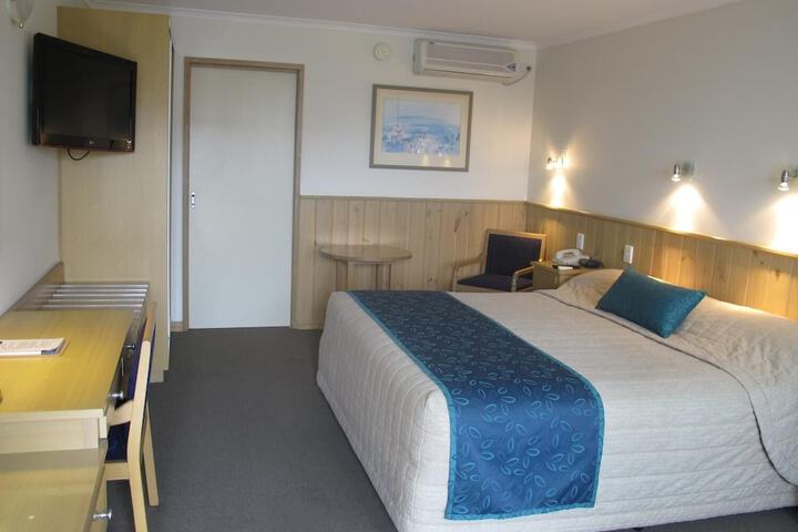 Room 10 of 42