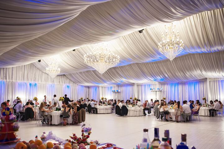 Ballroom/Hall 28 of 30